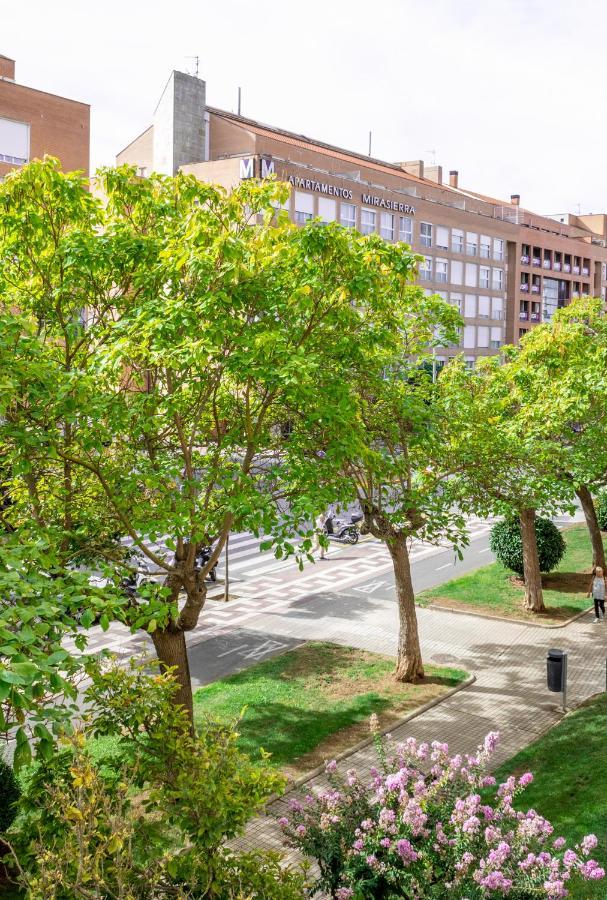 Avda Pamplona Hospitales Universidad Apartment *